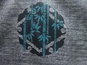 アンティーク　雪輪に竹笹模様織出し本場泥大島紬着物（9マルキ）